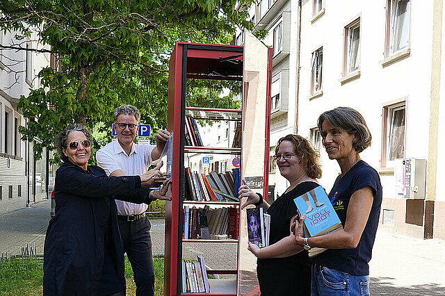 Einweihung Bücherschrank Oranierstraße