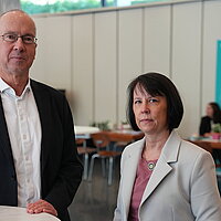 Sozialdezernent Frank Fillbrunn und Natalie Hohenstein, Amtsleiterin des Jobcenters Pforzheim, haben am Dienstagvormittag gemeinsam die Zeitarbeitsmesse im Reuchlinhaus eröffnet. 