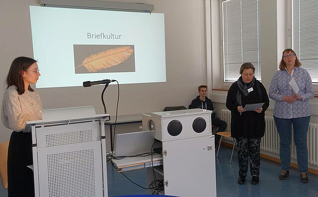 Präsentation von Frau Binz-Rudek und Frau Nußbaum