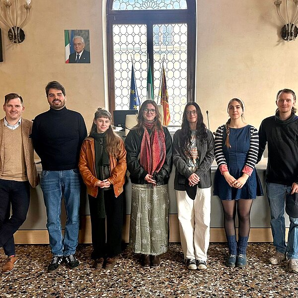 Eine Gruppe Menschen - Copyright: Romina Muraro