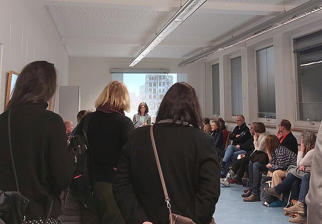 Momentaufnahme der gut besuchten Veranstaltung „Aufgetischt“.