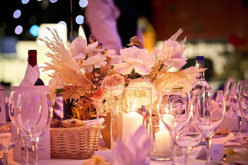 Tischdekoration Pforzheimer Wirtschaftspreis - copyright: Markus Born - Ersteller: Markus Born Fotodesign