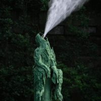 Haug: eine Skulptur, die Regenbögen zaubert
