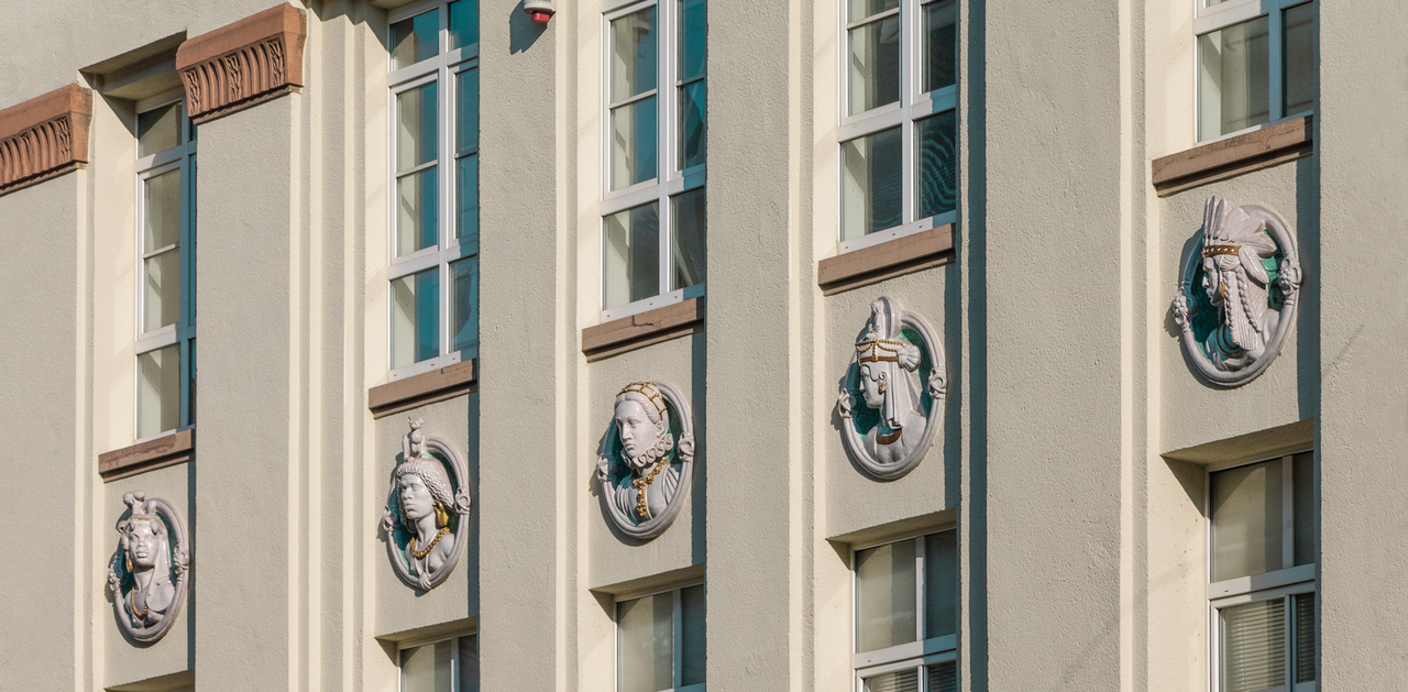 Color Photo: Facade decoration Bleichstraße 77 - copyright:Fotoverlag Günter Beck