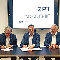 Vertragsunterzeichnung für ZPT-Akademie