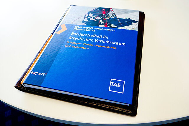 Buchcover des Praxishandbuch - copyright:Stadt Pforzheim