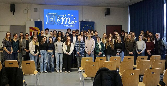 Gruppenbild: Schüler beim Projekttag am Hebel-Gymnasium
