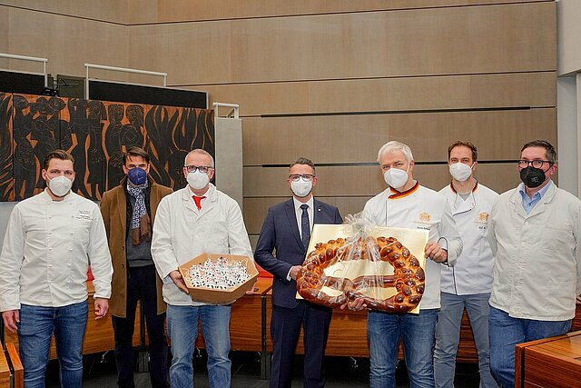 Übergabe Neujahrsgaben