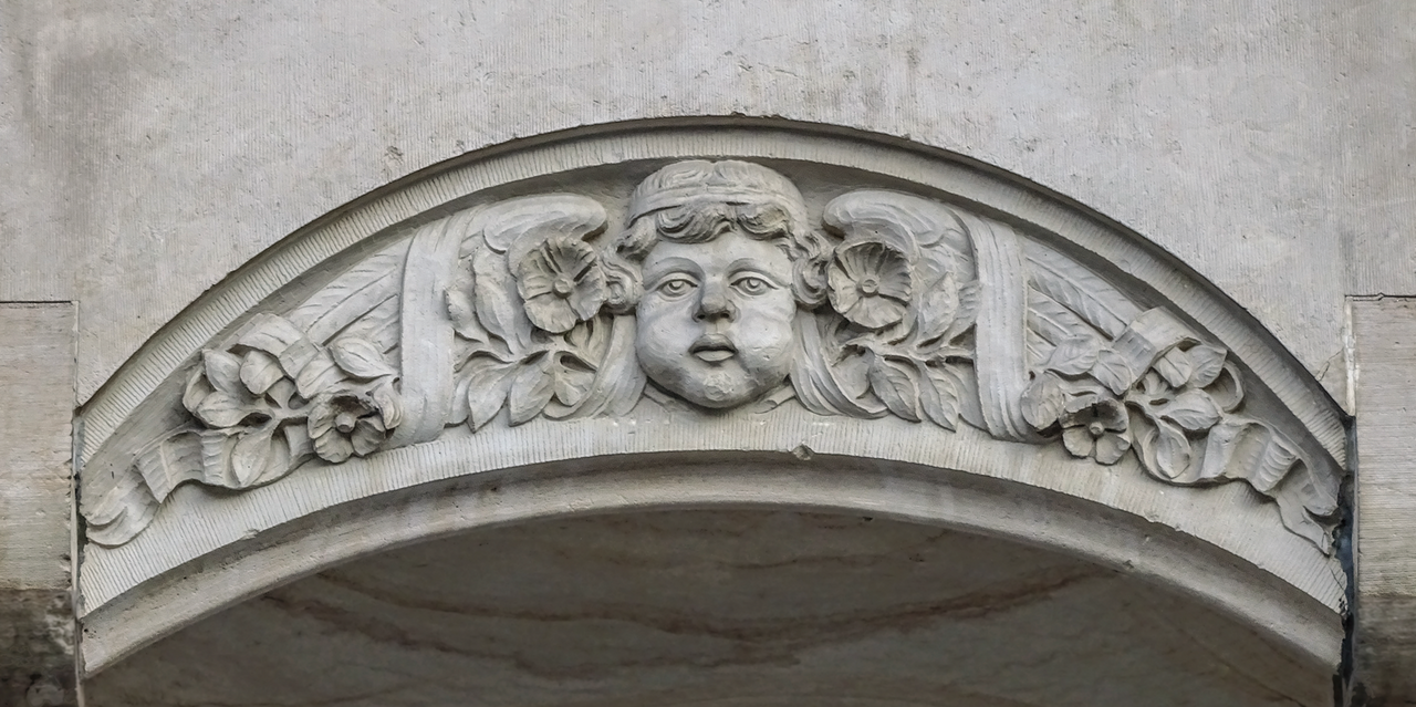 Colour photo: Building decoration Lameystraße 29 - copyright:Fotoverlag Günter Beck