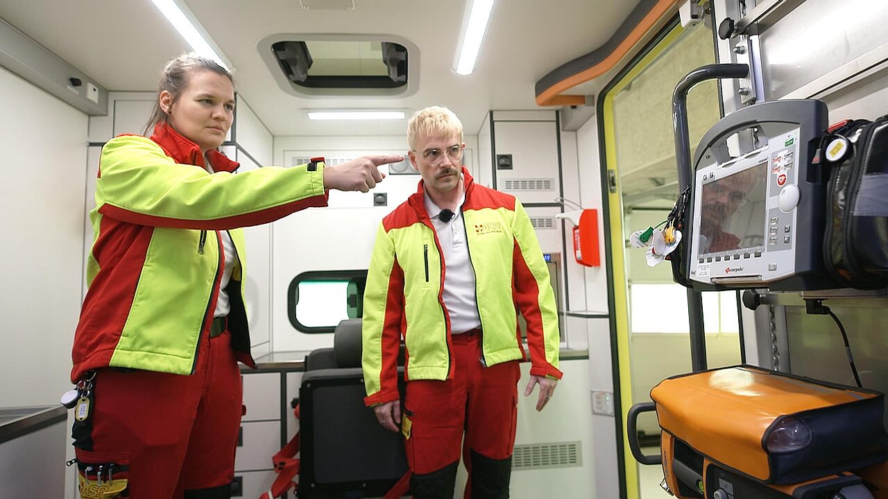 Cathrin und Timo im Krankenwagen - copyright:RTL