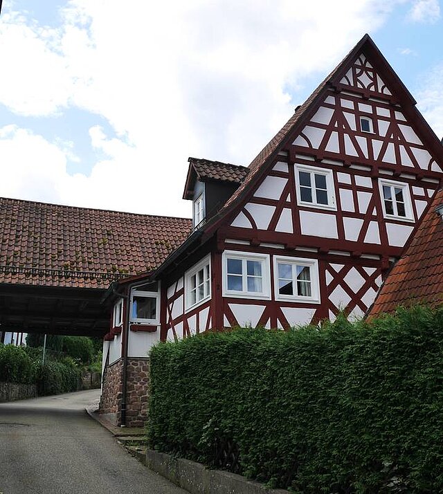 Foto: Fritz-Höhn-Weg 2 mit überbauter Hofeinfahrt anno 1718