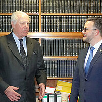 OB Peter Boch gratuliert Joachim Becker