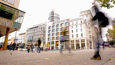 Foto: Fußgängerzone Leopoldplatz in Pforzheim