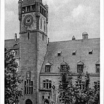 Black and white image from 1925: Exterior view of the Grand Ducal-Baden district office. - copyright:Stadtarchiv Pforzheim – Institut für Stadtgeschichte S1-6-104-R-9, Ansichtskarte