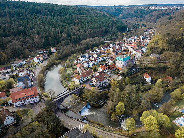 Drohnenaufnahme von Dillweißenstein mit Enz - copyright:Stadt Pforzheim