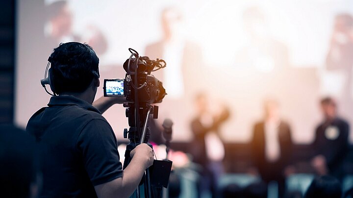 Ansicht: hybrid Event mit Livestreaming und Kameratechnik Business-Veranstaltung Eventlocation