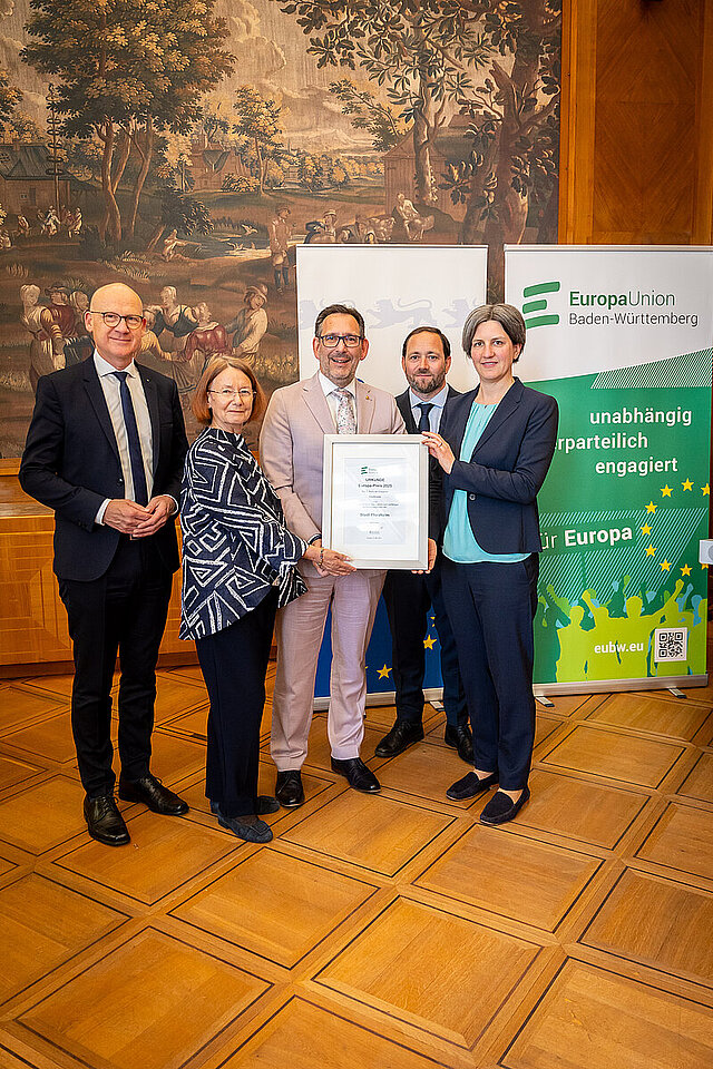 Farbfoto: Gruppenbild Verleihung des Europapreis der Europa-Union Baden-Württemberg