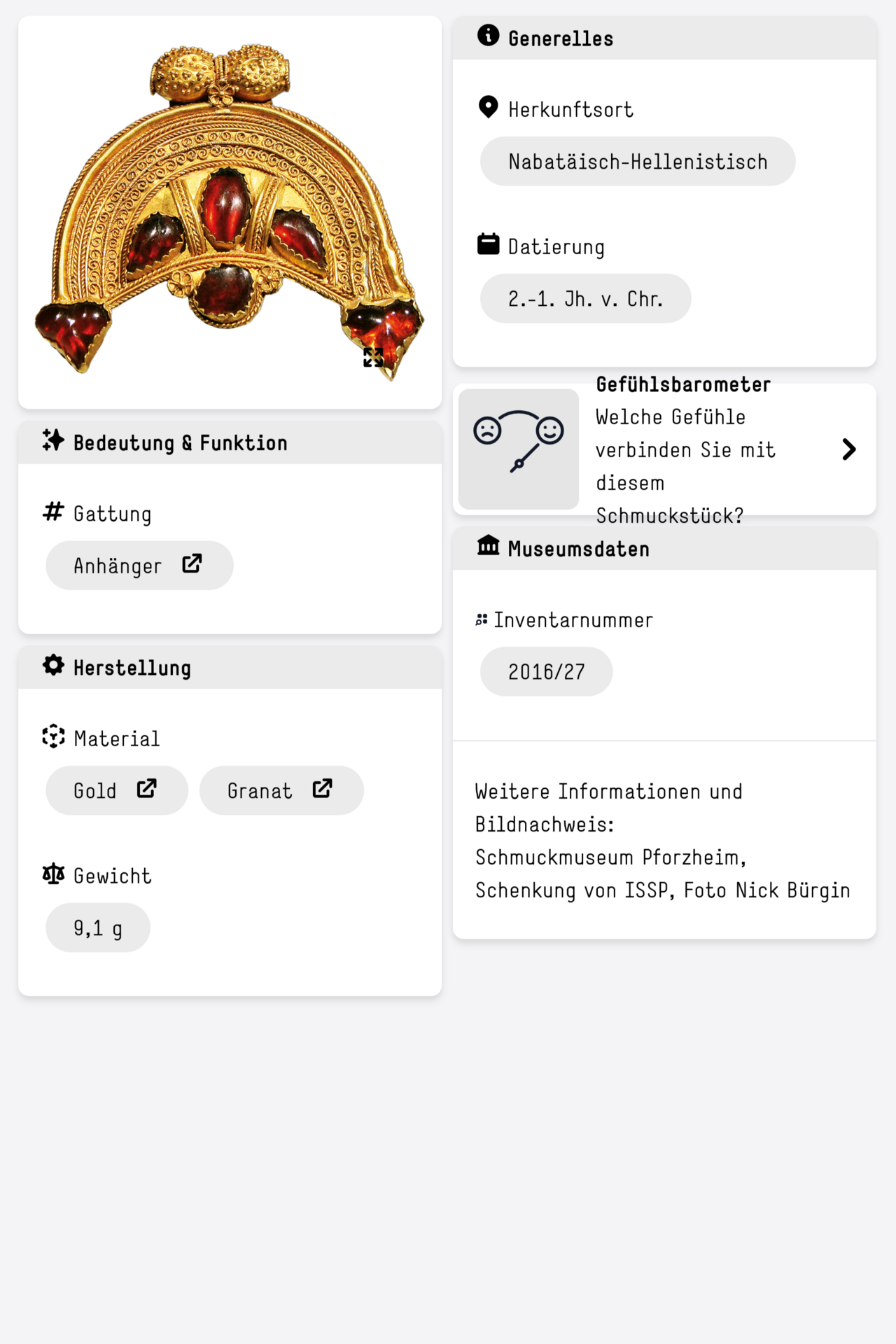 Anhänger mit dazugehörigen Daten wie Gattung, Material, Herkunft - copyright:Schmuckmuseum