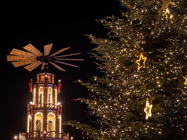 Foto: Mühle und Weihnachtsmarkt auf dem Goldenen Weihnachtsmarkt - copyright:Daniela Samsony