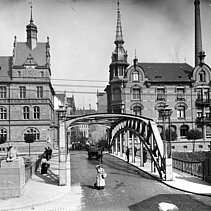 Schwarz-Weiß-Aufnahme: Die Goethebrücke am Turnplatz im Jahr 1906. - copyright:Stadtarchiv Pforzheim – Institut für Stadtgeschichte, S1-3-3-R-3