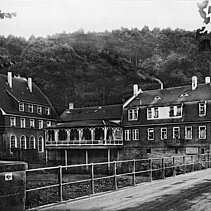 Black and white photo from 1913: The ‘Kupferhammer’ inn. - copyright:Stadtarchiv Pforzheim – Institut für Stadtgeschichte, S1-13-10-R-11