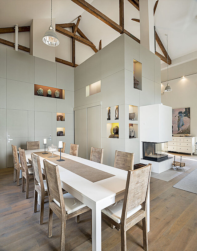 Atelier, Innenraum mit Esstisch