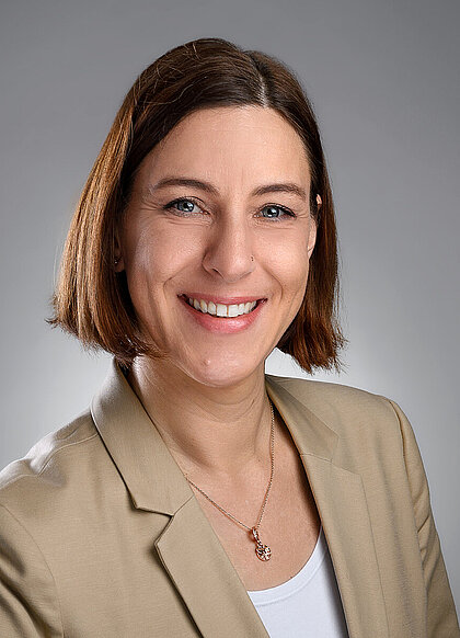 Portraitbild: Frau Wacker