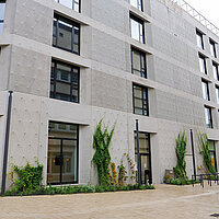 Auf dem Bild ist Neue Technische Rathaus zu sehen.