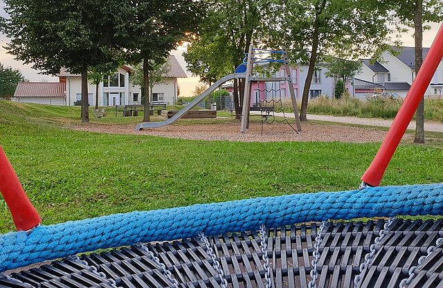Die Vogelschaukel vom Spielplatz Grohwiesen Bild von der Vogelschaukel, Spielplatz Grohwiesen/ Im Laier