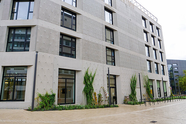 Auf dem Bild ist Neue Technische Rathaus zu sehen.