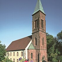 Farbfotografie: Die evangelische Altstadtkirche St. Martin im Jahr 2016. - copyright:Günter Beck