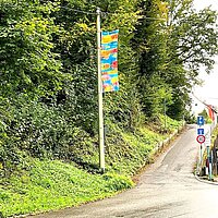 Foto: Aufgehängte Fahne von Sibylle Burrer in Dillweißenstein