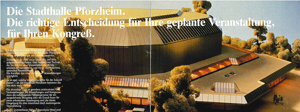 Ansicht der ersten Broschüre zur Stadthalle 1985 mit einer Abbildung des Architektenmodells