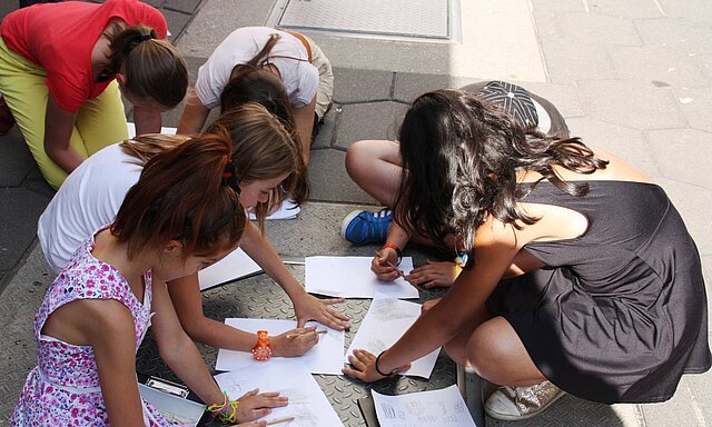 Stadtforscherinnen in Aktion