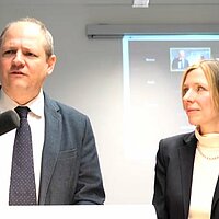 Dr. Christoph Mährlein und Dr. Lilli Weber bei der Diskussion nach dem Vortrag im Stadtarchiv (Foto: Stadtarchiv) 