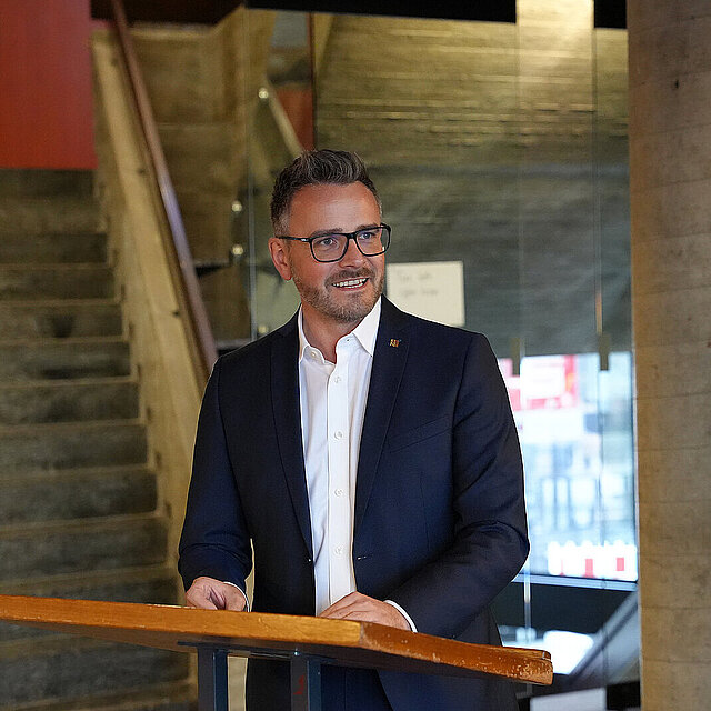  - copyright:Ella Martin