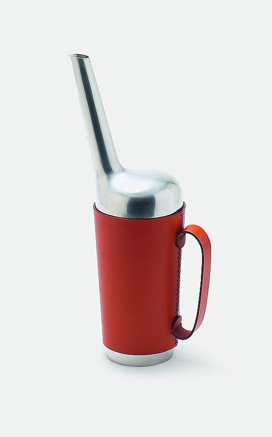 Flasche »Bottle in Silver«; Silber, Leder; Lee Sungyeoul, 2023 Foto Sangduk Han Flasche »Bottle in Silver«; Silber, Leder; Lee Sungyeoul, 2023 Foto Sangduk Han - copyright: Lee Sungyeoul - Ersteller: Foto Sangduk Han