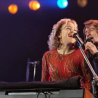 Song Sung Blue (OmU) | Plattenklatsch