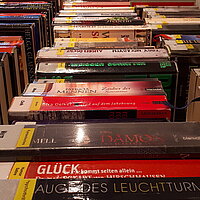 Großer Bücherflohmarkt für Groß und Klein