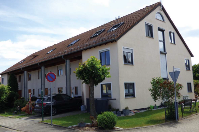 Farbfoto: Außenansicht Unterreichenbacher Straße 1a bis 1e - copyright:denk mal!-Tour Hohenwart