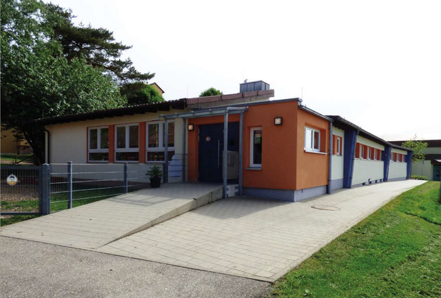 Farbfotografie: Außenansicht Katholischer Kindergarten in Hohenwart - copyright:denk mal!-Tour Hohenwart