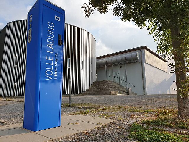 Foto von der E-Ladestelle bei der Hochfeldhalle