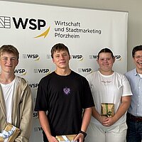 Die Preisträgerin und Preisträger des Gewinnspiels mit Markus Epple, Geschäftsbereichsleiter Wirtschaftsförderung beim WSP.