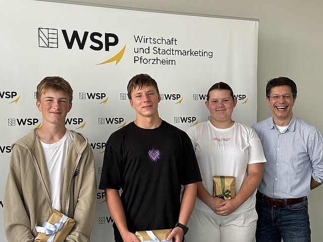 Die Preisträgerin und Preisträger des Gewinnspiels mit Markus Epple, Geschäftsbereichsleiter Wirtschaftsförderung beim WSP. 