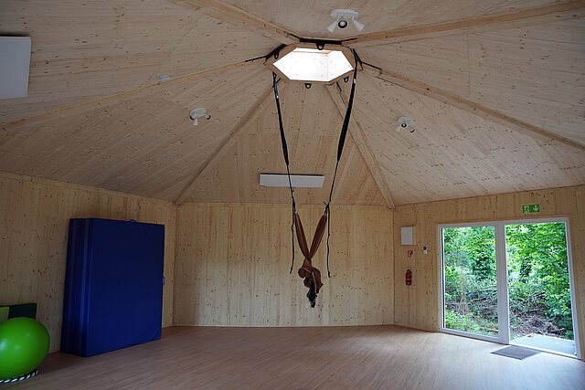 Innenraum aus Holz in der Zirkabe - copyright:Stadt Pforzheim