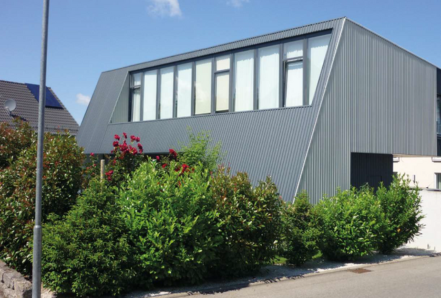 Farbfotografie Renz-von-Damnitz-Ring 25, Außenansicht - copyright:denk mal!-Tour Hohenwart