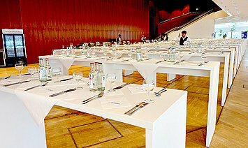 Catering im Foyer des Großen Saals im CongressCentrum Pforzheim bei einer Tagung 