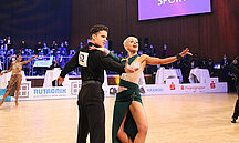 Ein Paar tanzt auf dem Goldstadtpokal im Lateintanz Turnier im CongressCentrum Pforzheim CCP