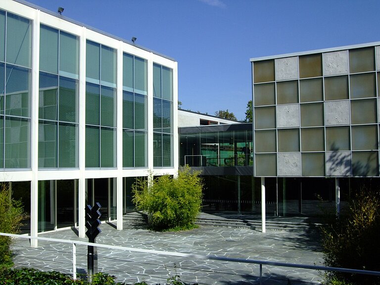 Außenansicht des Reuchlinhauses mit Schmuckmuseum und Kunstverein Außenansicht des Reuchlinhauses mit Schmuckmuseum und Kunstverein