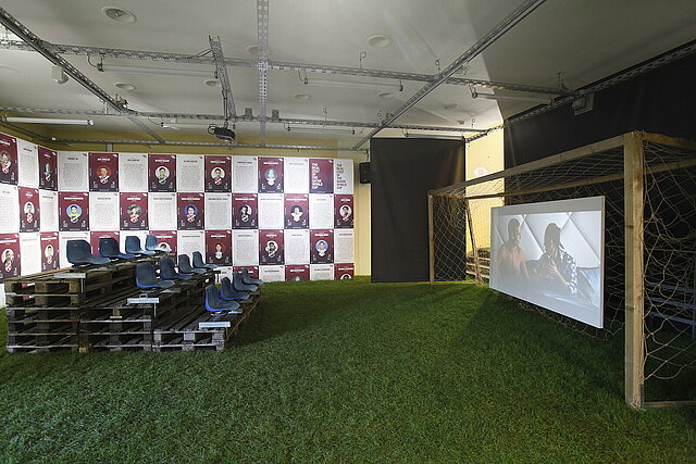 Die Hand Gottes Aussstellungsansicht